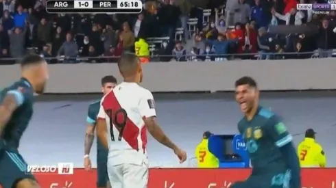 Otamendi y Romero fueron a griterle a Yotún tras su disparo fallado.