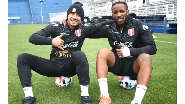 Gianluca Lapadula se juntó Jefferson Farfán y dejó una broma: "Con el rey del chocolate"