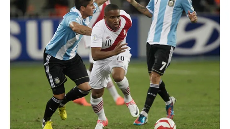Jefferson Farfán seguramente sume minutos en la segunda mitad del partido.