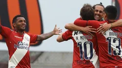 Universitario de Deportes también sacó una camiseta en conmemoración al bicentenario.