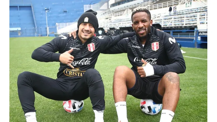 Gianluca Lapadula y Jefferson Farfán juegan de delanteros en la Selección Peruana.