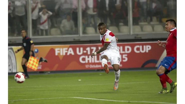 Jefferson Farfán jugó el inicio y el final de aquellas eliminatorias.