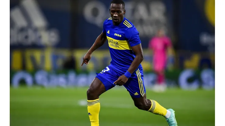 Luis Advíncula lleǵo a Boca a mitad de este año.