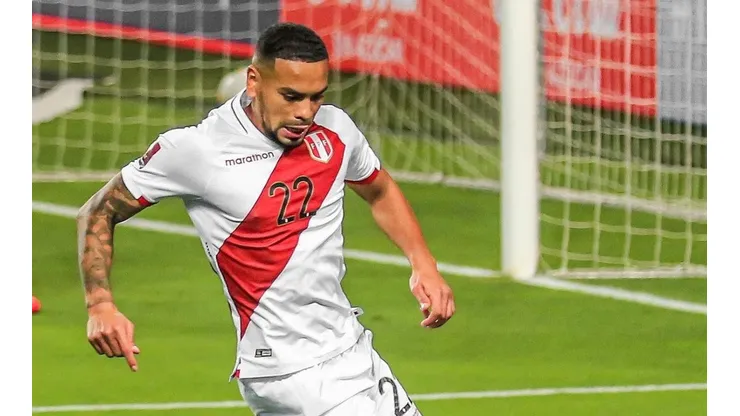 Alexander Callens es el central titular de la Selección Peruana.