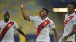 Renato Tapia llegó tocado desde el fútbol español.