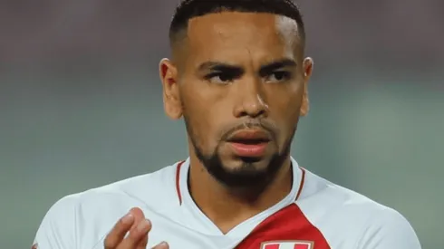 Alexander Callens indiscutible para los hinchas: "Se está jugando un partidazo, es imperial"