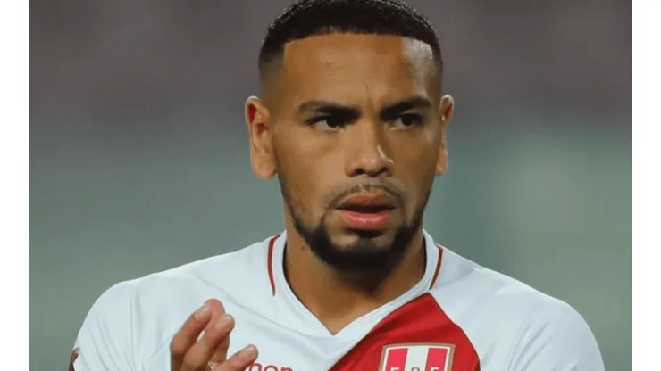 Alexander Callens indiscutible para los hinchas: "Se está jugando un partidazo, es imperial"