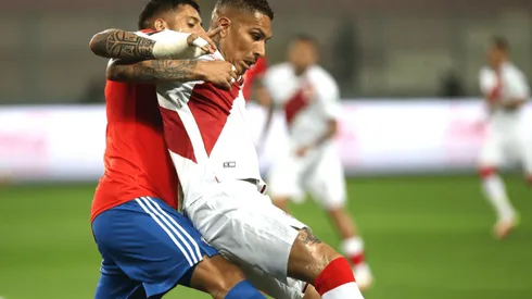 Paolo Guerrero recibe duras críticas durante partido ante Chile: "Sáquenlo, que entre Lapadula"