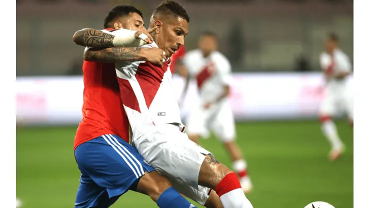 Paolo Guerrero recibe duras críticas durante partido ante Chile: "Sáquenlo, que entre Lapadula"