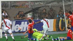 Jefferson Farfán le metió un gol a Chile en las eliminatorias rumbo a Brasil 2014.