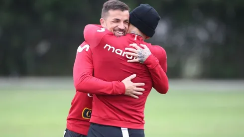 Gabriel Costa llegó a Lima y habló sobre su estado físico previo al duelo entre Perú y Chile