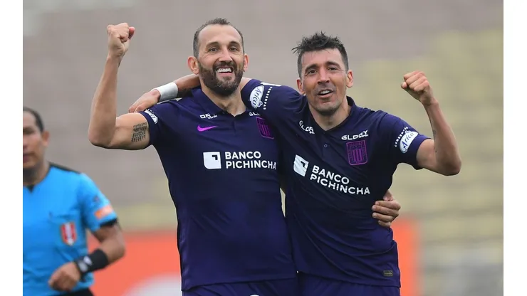 Hernán Barcos anota para Alianza el 2-0 tras gran jugada colectiva de Mora y Concha