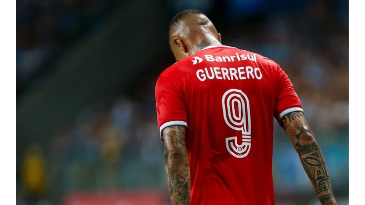 Guerrero llega a Lima con la incertidumbre de si seguirá en el Inter de Porto Alegre