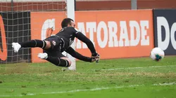 Es determinante: José Carvallo el portero con más penales atajados en "Liga 1"