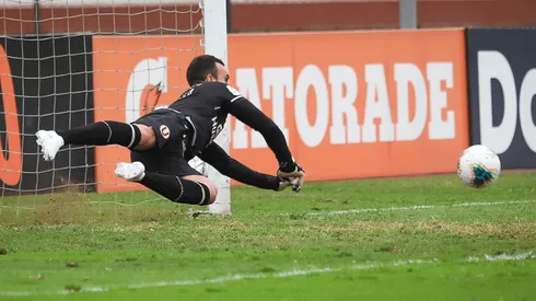 Es determinante: José Carvallo el portero con más penales atajados en "Liga 1"