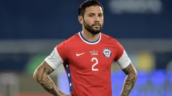 Última hora: Eugenio Mena se estaría perdiendo el duelo ante Perú y el resto de la jornada triple