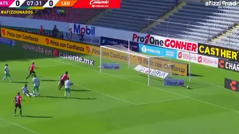 ¿Y si lo ponen de '9'? Anderson Santamaría definió como crack en el 2-0 del Atlas sobre León