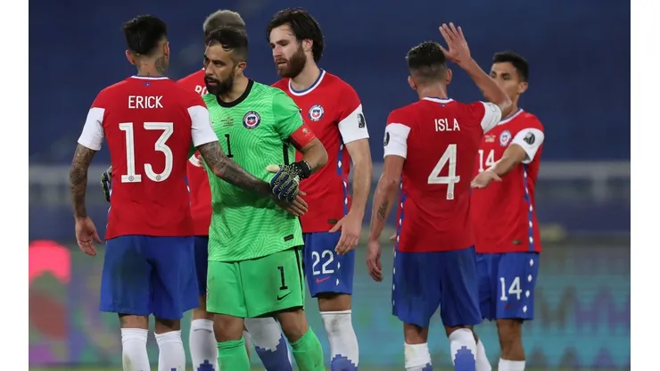 Inquietud en Chile por posible baja de crack europeo para el duelo ante Perú por Eliminatorias