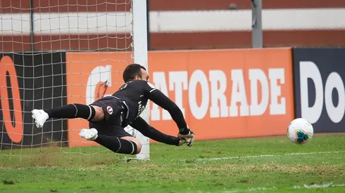 José Carvallo emuló al portero argentino 'Dibu' Martínez y atajó dos penales empleando la 'boquilla'