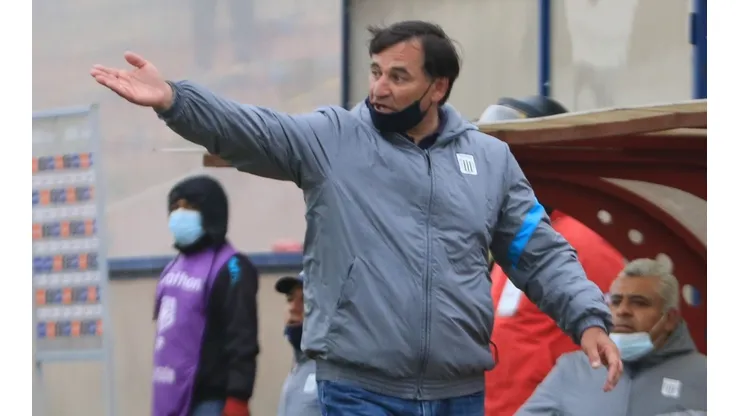 Bustos habló sobre la recuperación de Farfán y dijo para cuántos minutos está para jugar con Perú