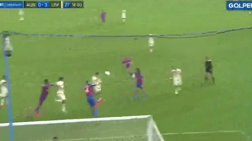 Firma su doblete: Alex Valera marca de cabeza el 3-0 ante Alianza Universidad de Huánuco