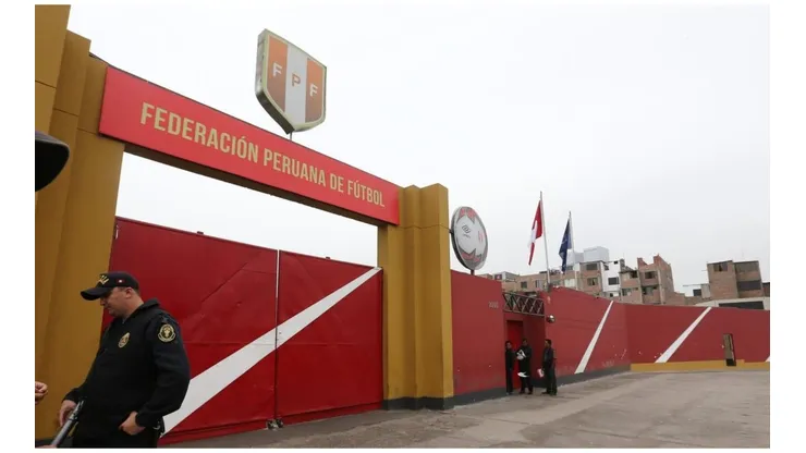 Federación Peruana de Fútbol prohíbe negociaciones entre clubes y Consorcio Televisivo