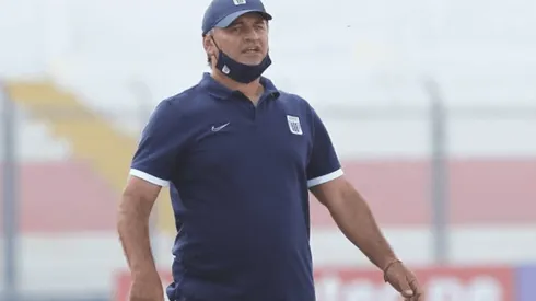 Carlos Bustos destaca victoria ante Melgar: "Nunca renunciaremos a competir de igual a igual"