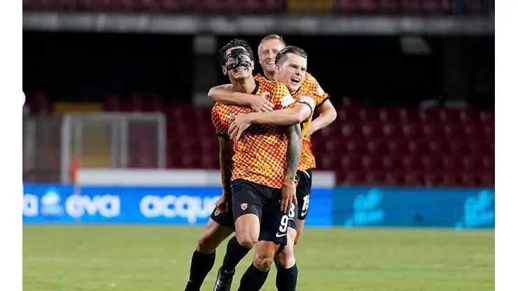 Gianluca Lapadula es el centrodelantero del Benevento de italia,