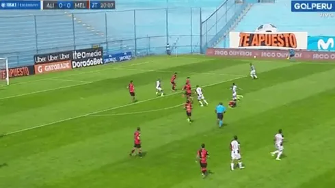 Alianza Lima se puso adelante con 10 jugadores en el campo.