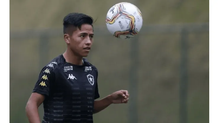 Alexander Lecaros no va más en Brasil: "Rescindo contrato con Botafogo para jugar y llegar a la Selección"