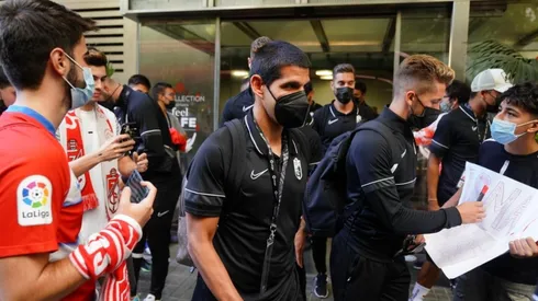Luis Abram salió lesionado del partido contra Barcelona.