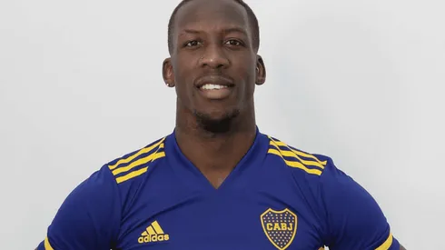 Luis Advíncula le responde en redes sociales a sus críticos: "Las tengo todas anotadas"