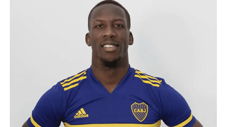 Luis Advíncula le responde en redes sociales a sus críticos: "Las tengo todas anotadas"