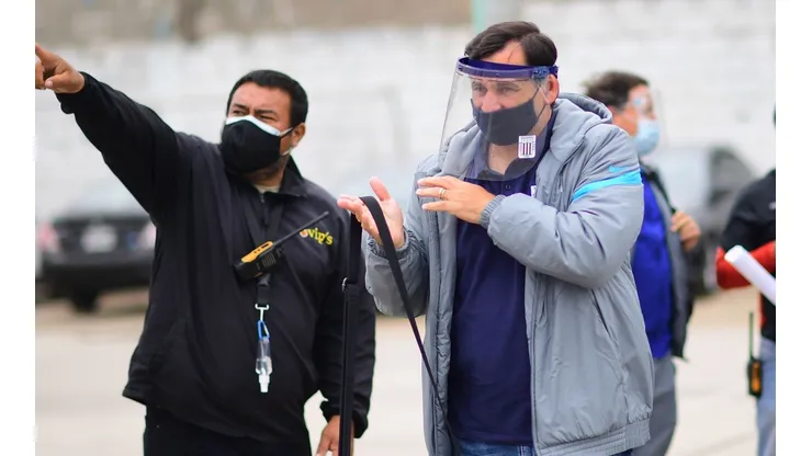 Carlos Bustos reflexionó sobre el juego de Hernán Barcos y comentó el plus de Jefferson Farfán