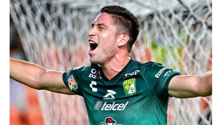 Santiago Ormeño juega en el León de México.