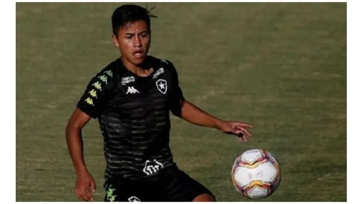Botafogo anunció la salida de Alexander Lecaros por problemas financieros
