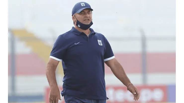 Carlos Bustos contento por el rendimiento de su equipo: "Los referentes entendieron su rol"