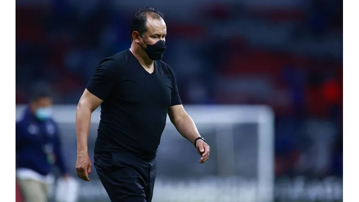 Juan Reynoso y los pésimos números con el Cruz Azul en la presente temporada en México