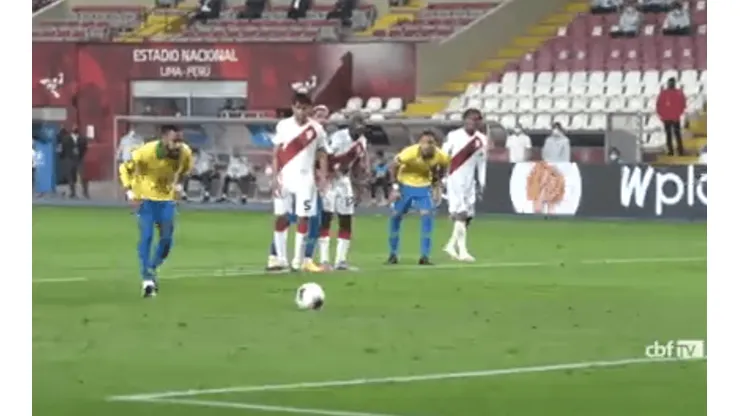 Neymar metió un hattrick en aquel partido que tuvo como protagonista a Bascuñán.