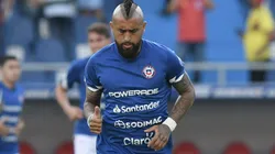 Arturo Vidal se ganó la tarjeta amarilla con esta falta y no estará para el Perú ante Chile en octubre