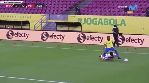 Otra vez tú: Anderson Santamaría comete un 'Blooper' gigante en el primer gol de Brasil