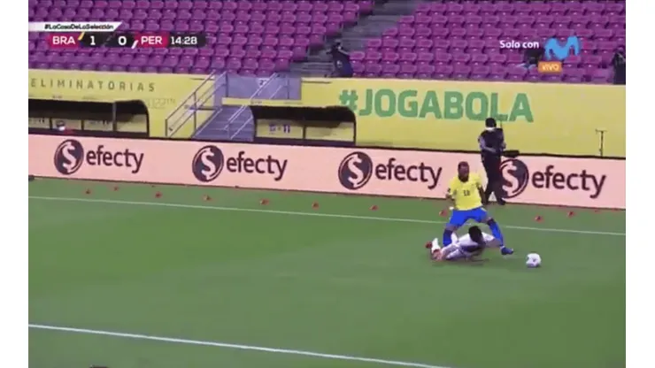Otra vez tú: Anderson Santamaría comete un 'Blooper' gigante en el primer gol de Brasil