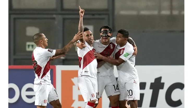Lapadula postulado por la CONMEBOL como el mejor delantero de la fecha por Eliminatorias