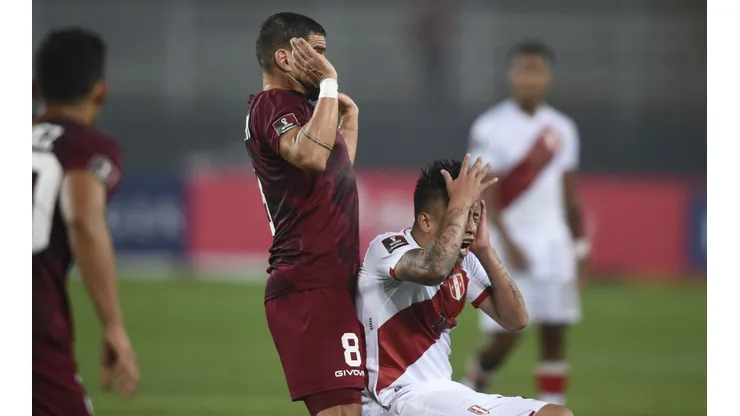 Tomás Rincón fue expulsado: las dos faltas que cometió para ver la roja en el duelo ante Perú