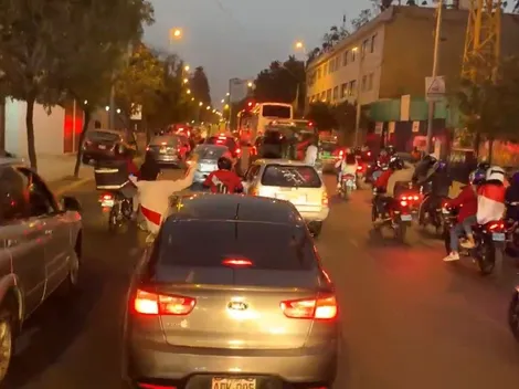 ¡La mejor hinchada del mundo! Gigantesca caravana de autos siguió al bus de Perú
