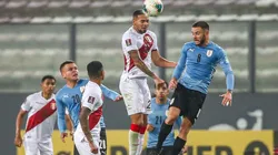 Alexander Callens fue una de las figuras de Perú contra Uruguay.