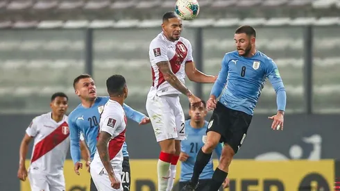 Alexander Callens fue una de las figuras de Perú contra Uruguay.