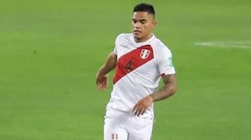 Anderson Santamaría fue titular por derecha en Perú.