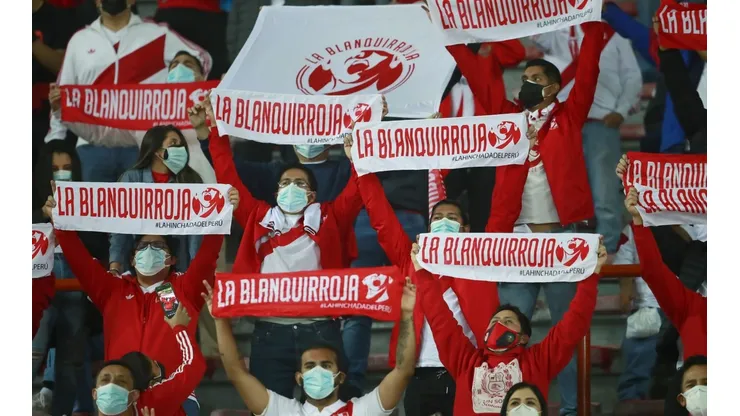 ¡Retumbó el Nacional! Así se entonó el 'Contigo Perú' antes del duelo ante Uruguay por las Eliminatorias