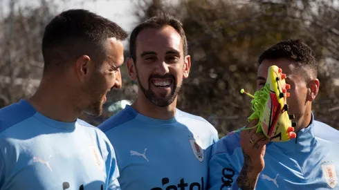 Diego Godín jugará contra Perú este jueves en el Nacional de Lima.